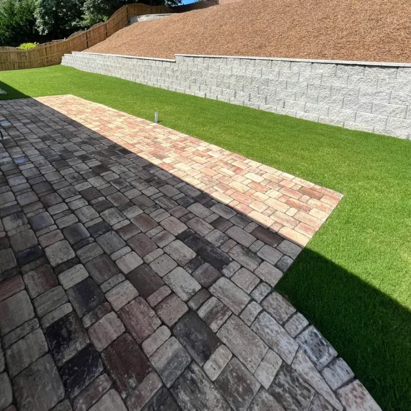 Paver Patio and retaining wall By Quiett Scapes